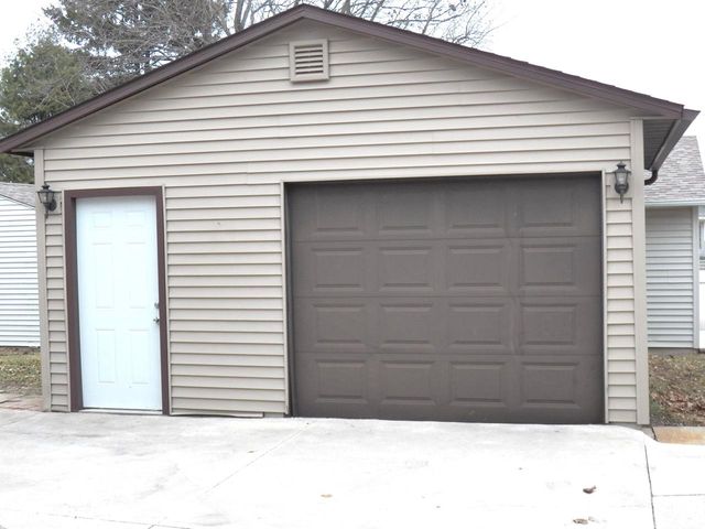 3606 Division STREET, Manitowoc, WI 54220