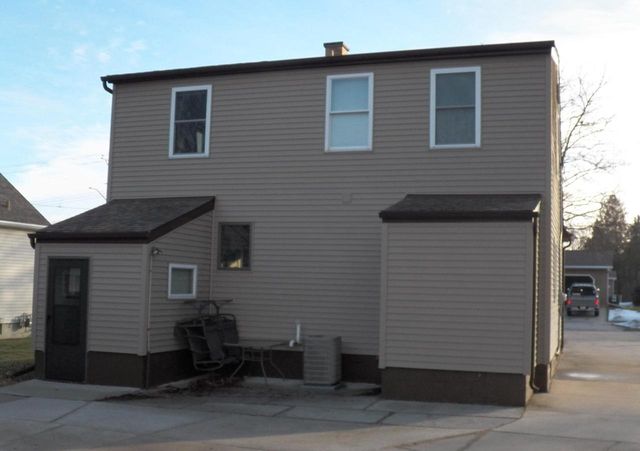 3606 Division STREET, Manitowoc, WI 54220