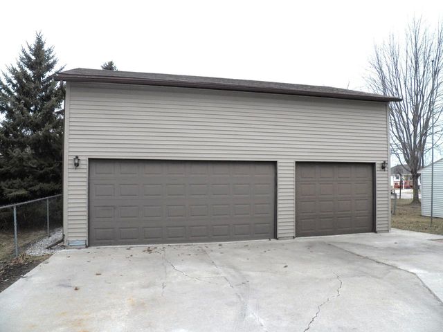 3606 Division STREET, Manitowoc, WI 54220