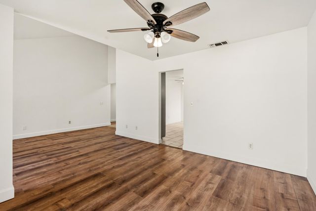 95 Saginaw Cir, Sacramento, CA 95833