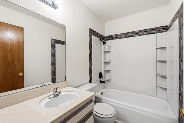 95 Saginaw Cir, Sacramento, CA 95833