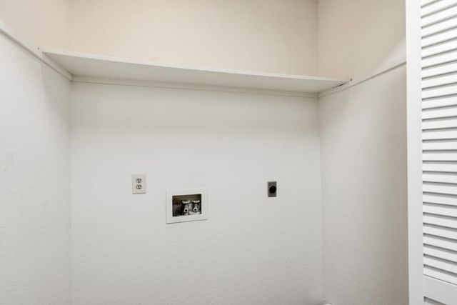 95 Saginaw Cir, Sacramento, CA 95833