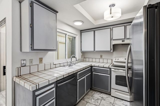 95 Saginaw Cir, Sacramento, CA 95833