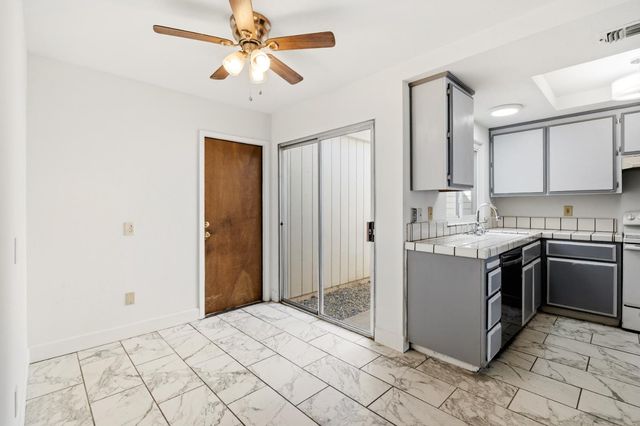 95 Saginaw Cir, Sacramento, CA 95833