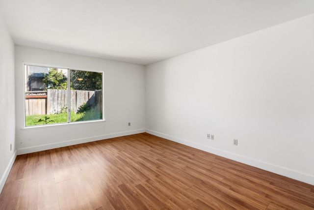 95 Saginaw Cir, Sacramento, CA 95833