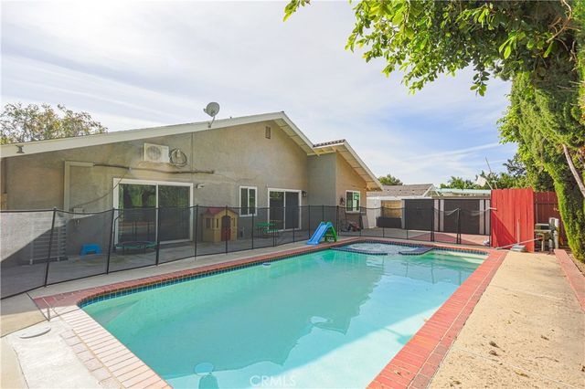 725 San Ramon, Fullerton, CA 92835