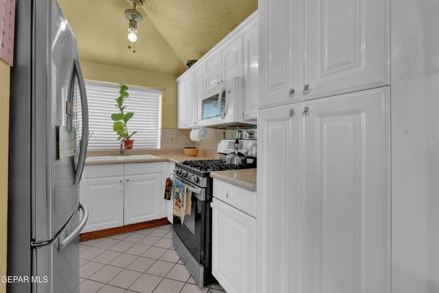 9700 STAUBACH Drive, El Paso, TX 79927