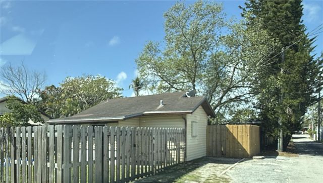 1725 Roosevelt St Rear Cottage, Hollywood, FL 33020