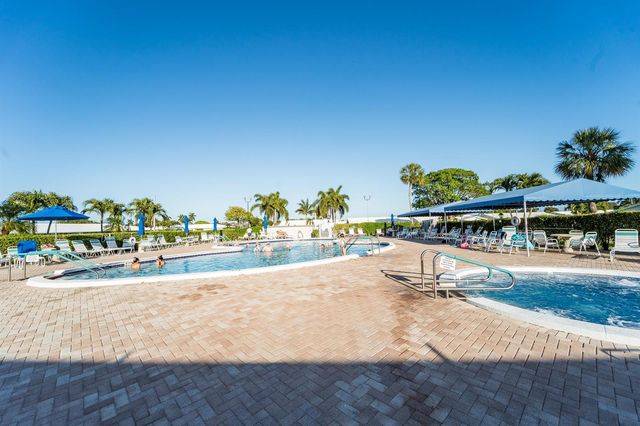 2095 SW 14 Avenue SW, Boynton Beach, FL 33426