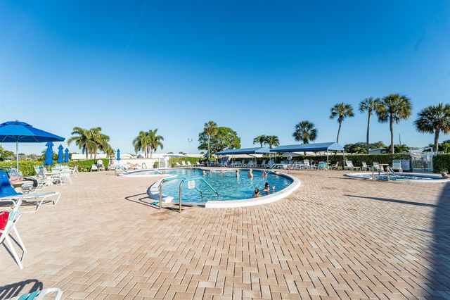 2095 SW 14 Avenue SW, Boynton Beach, FL 33426