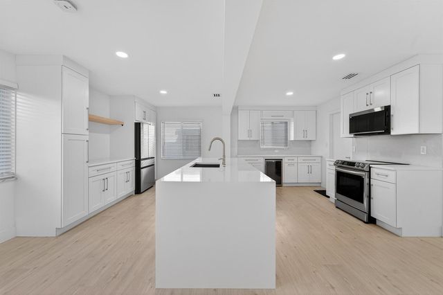 2095 SW 14 Avenue SW, Boynton Beach, FL 33426