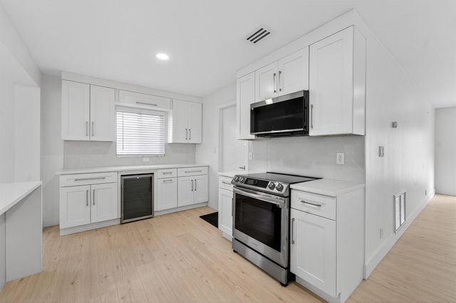 2095 SW 14 Avenue SW, Boynton Beach, FL 33426