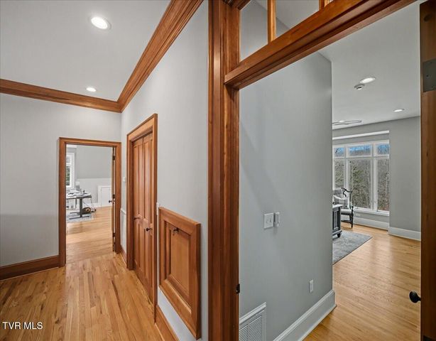 54 Three Oaks Drive, Bristol, TN 37620