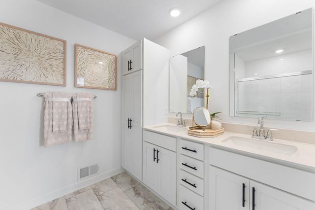 4012 Hayward Avenue N, Oakdale, MN 55025