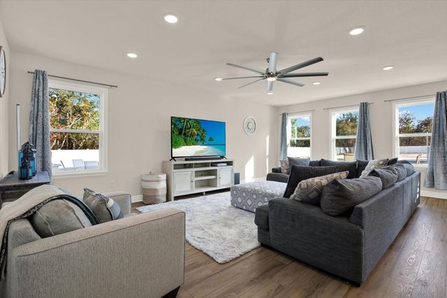 11208 SEATTLE WREN AVENUE, Weeki Wachee, FL 34614