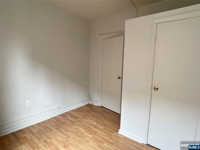 10 HILLIARD Avenue 5, Edgewater, NJ 07020