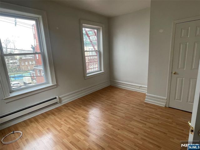 10 HILLIARD Avenue 5, Edgewater, NJ 07020