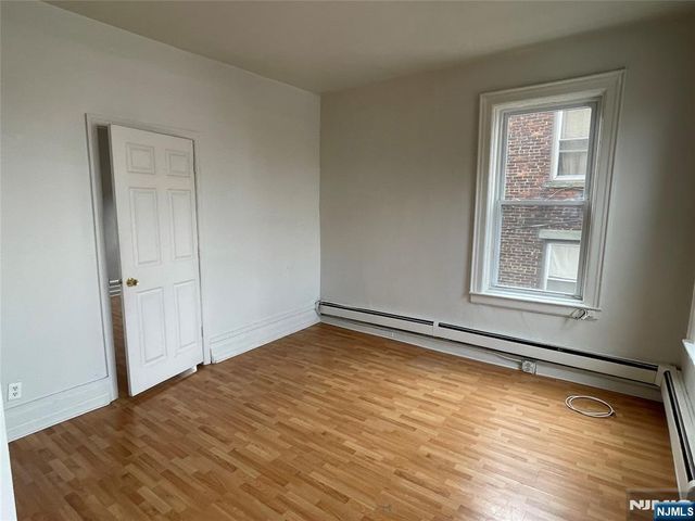 10 HILLIARD Avenue 5, Edgewater, NJ 07020