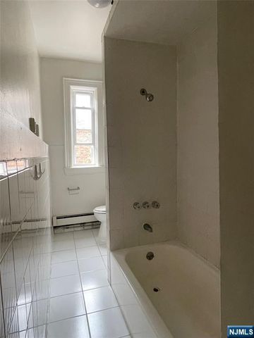 10 HILLIARD Avenue 5, Edgewater, NJ 07020