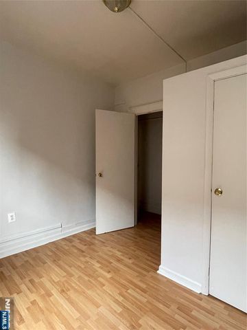 10 HILLIARD Avenue 5, Edgewater, NJ 07020