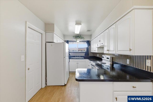 1208 28th Av SE, Albany, OR 97322
