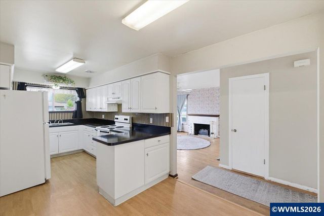 1208 28th Av SE, Albany, OR 97322