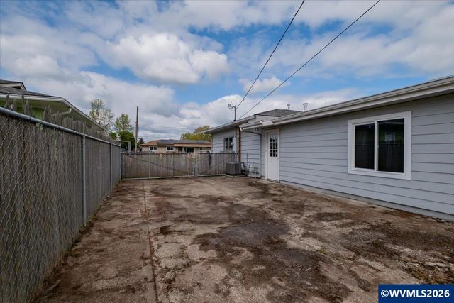 1208 28th Av SE, Albany, OR 97322