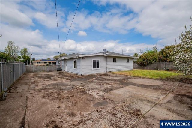 1208 28th Av SE, Albany, OR 97322
