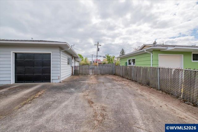 1208 28th Av SE, Albany, OR 97322