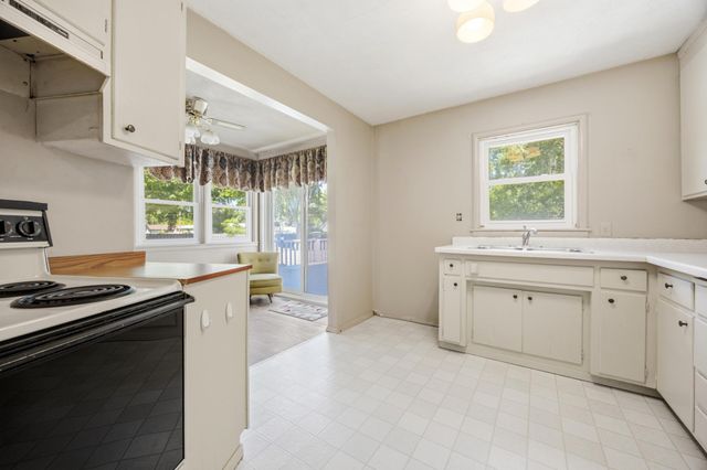 1102 1st Street S, Moorhead, MN 56560