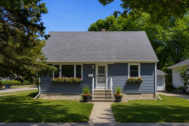 1102 1st Street S, Moorhead, MN 56560
