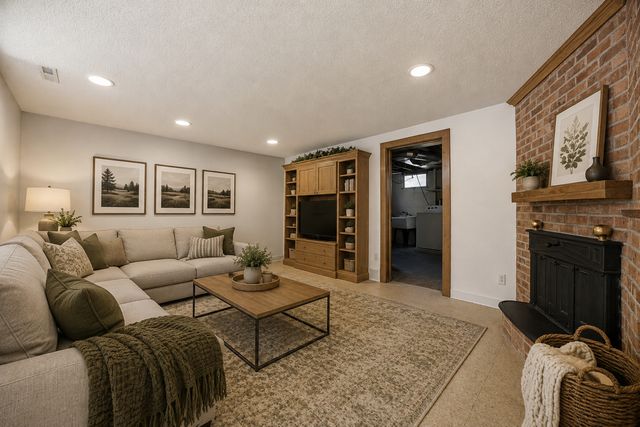 1102 1st Street S, Moorhead, MN 56560