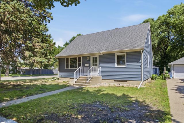 1102 1st Street S, Moorhead, MN 56560
