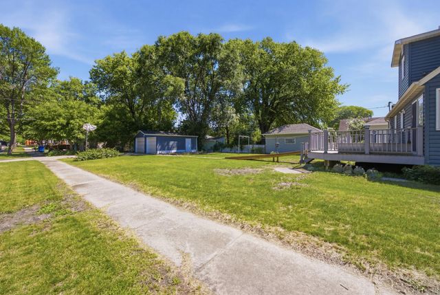 1102 1st Street S, Moorhead, MN 56560