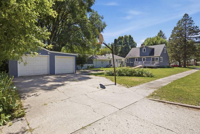1102 1st Street S, Moorhead, MN 56560