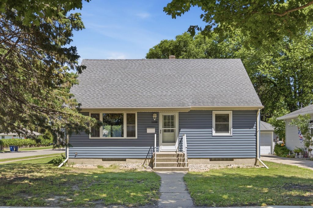 1102 1st Street S, Moorhead, MN 56560