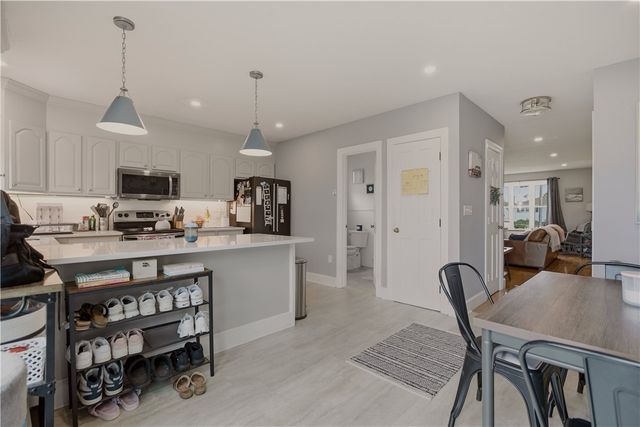 223 Oliphant Lane A, Middletown, RI 02842