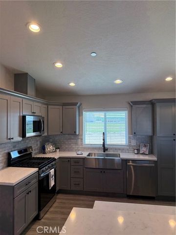 20997 Valencia Street, Apple Valley, CA 92308