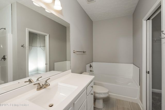 6100 Port Antonio Rd, Louisville, KY 40219