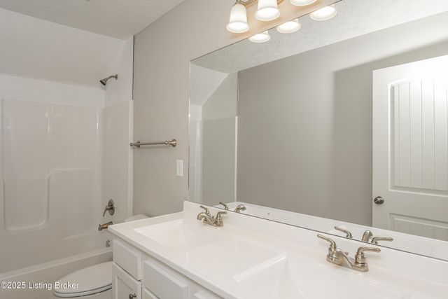 6100 Port Antonio Rd, Louisville, KY 40219