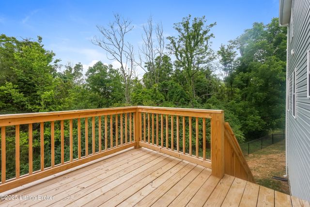 6100 Port Antonio Rd, Louisville, KY 40219