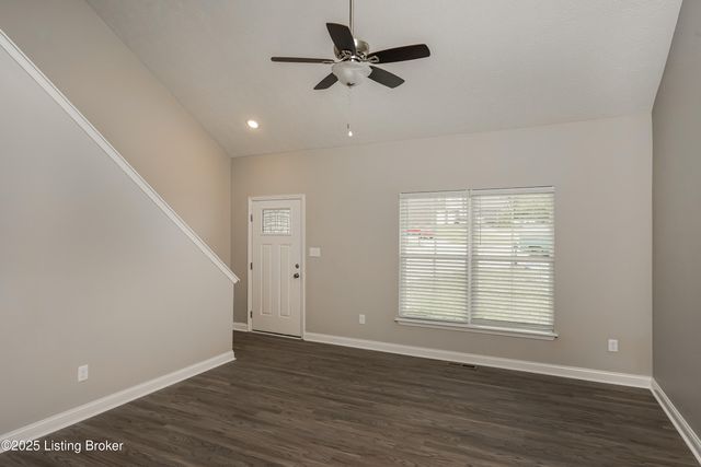 6100 Port Antonio Rd, Louisville, KY 40219