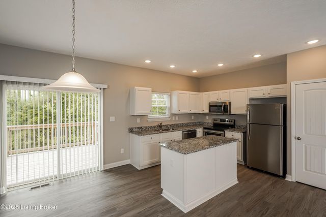 6100 Port Antonio Rd, Louisville, KY 40219