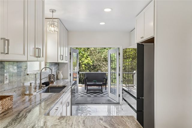 660 Southern Ave, Mt Washington, PA 15211