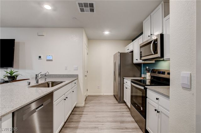 6914 Stratham Hill Street, Las Vegas, NV 89166