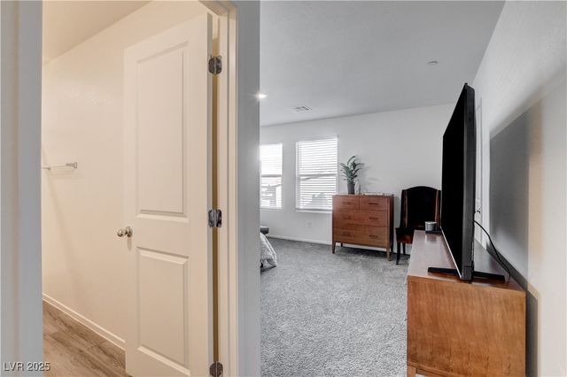 6914 Stratham Hill Street, Las Vegas, NV 89166