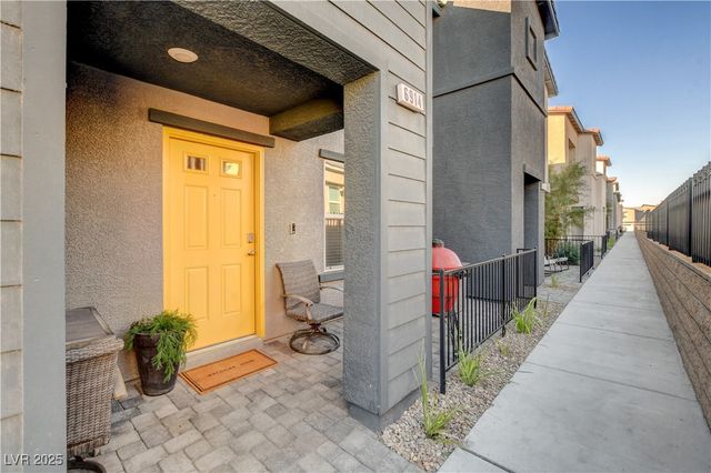 6914 Stratham Hill Street, Las Vegas, NV 89166