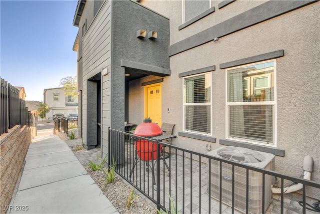 6914 Stratham Hill Street, Las Vegas, NV 89166