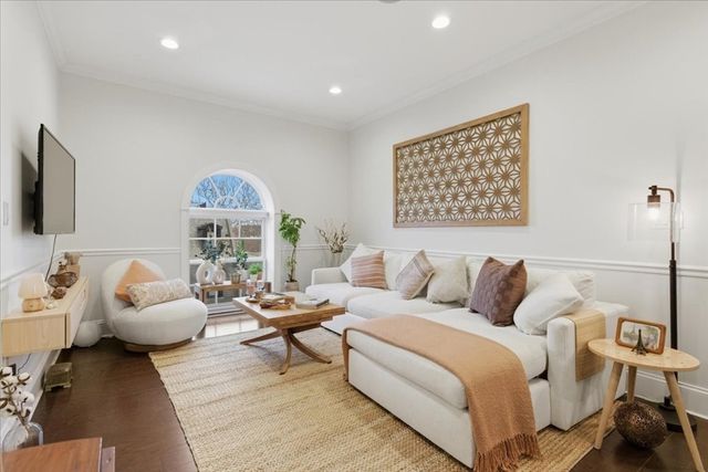 616 E 4th St 304, Boston, MA 02127