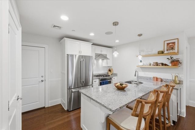 616 E 4th St 304, Boston, MA 02127